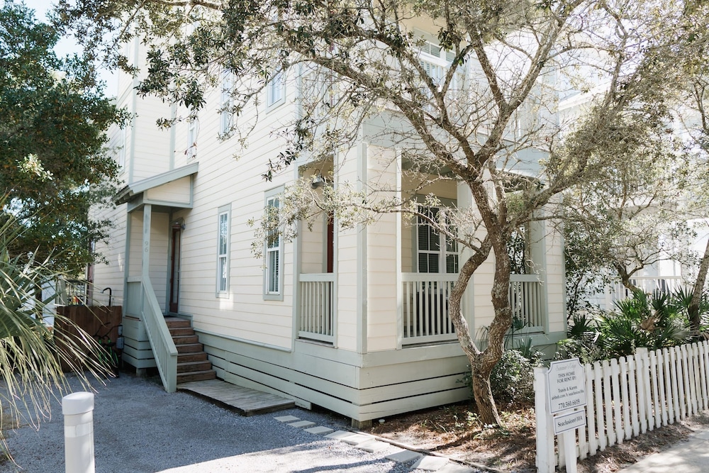 30A Seaclusion by Avantstay Walk to Beach Pool