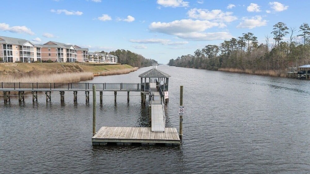 Waterway Village 18g 2 Bedroom Condo