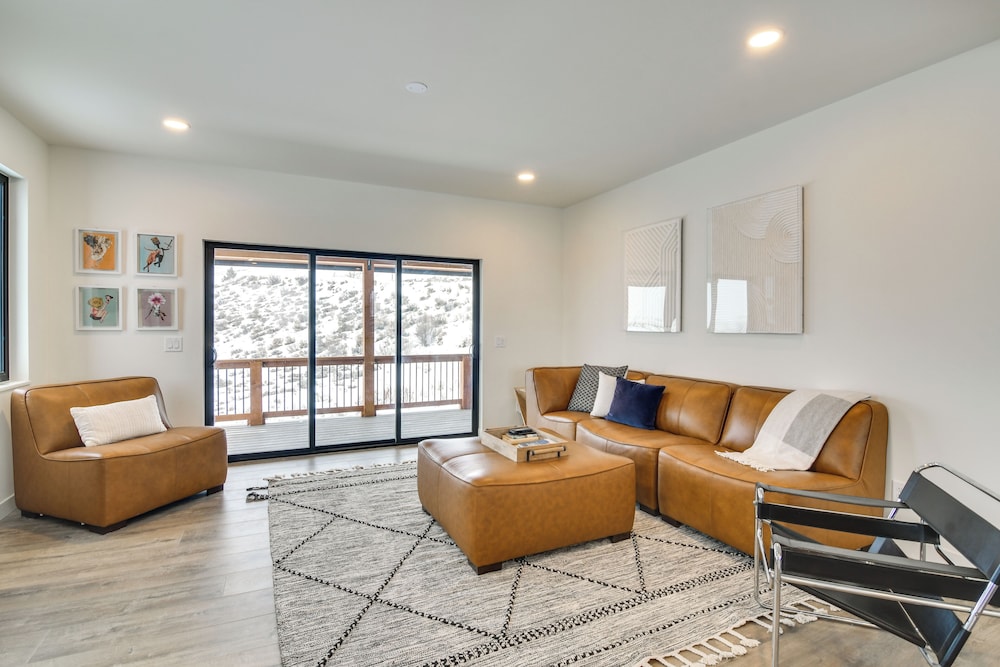 2 Mi to Granby Ranch: Home w/ Mountain-view Deck!