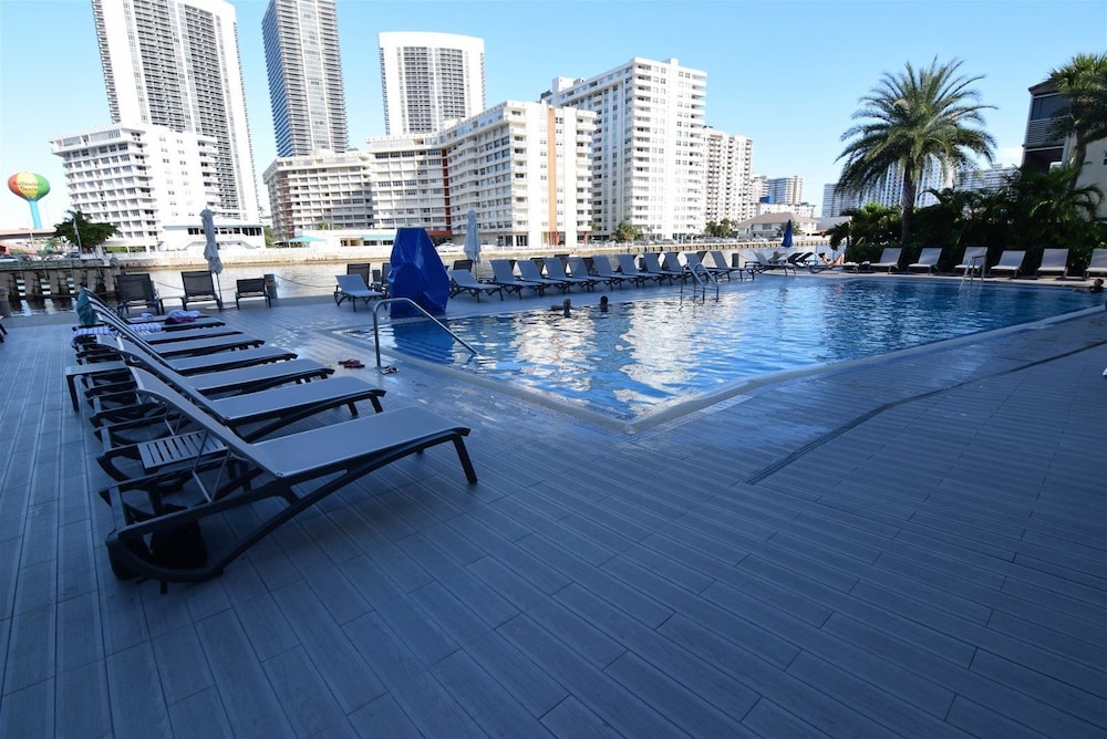 Amazing Ocean & Intracoastal View 1 Bedroom Unit @ The Beachwalk