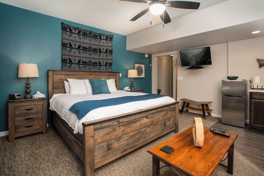 All Seasons River Inn