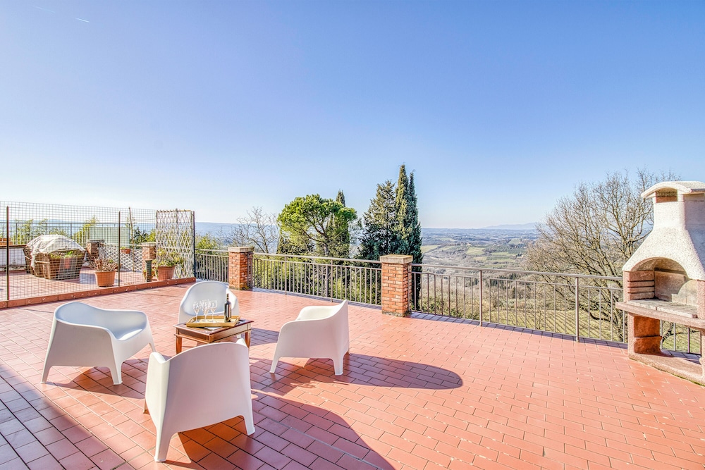 Home Boccaccio Terrace and Chianti View 1