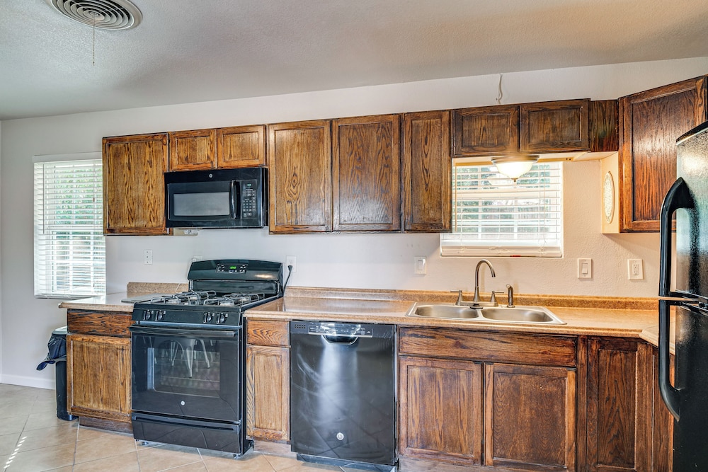 Walk to Town: Home w/ Yard in Brenham!