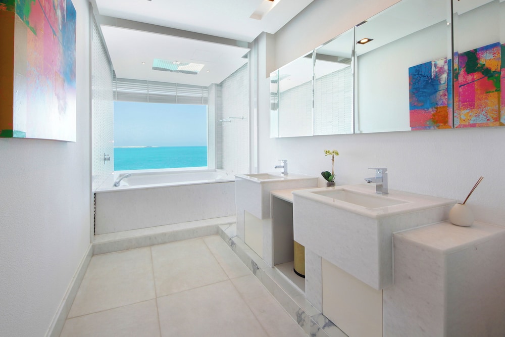 Overwater Luxury Retreat - Nurai Island