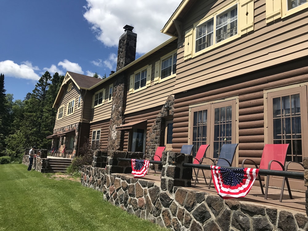 Cascade Lodge