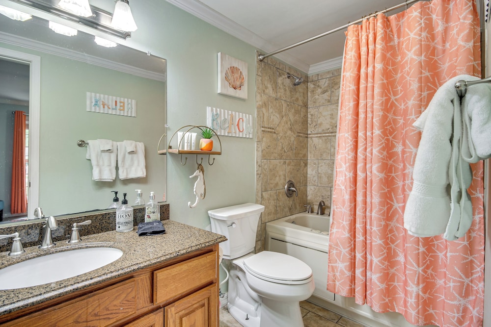 < 1 Mi to Waveland Beach: Spacious Family Home
