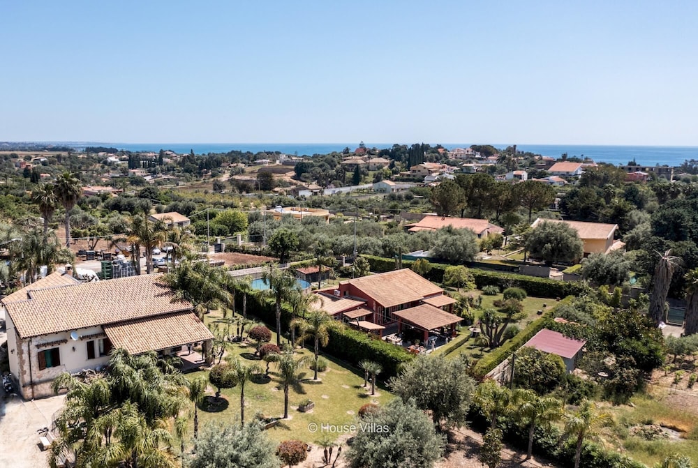 Luxury Garden in Gallina view 2
