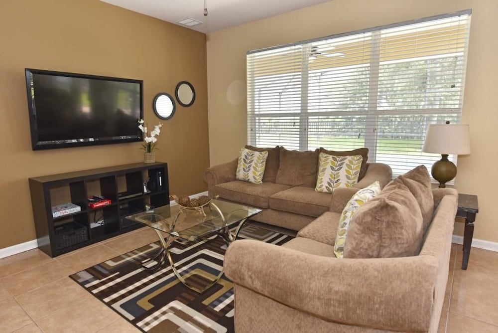 7825 The Windsor House 6 Bedroom by Florida Star