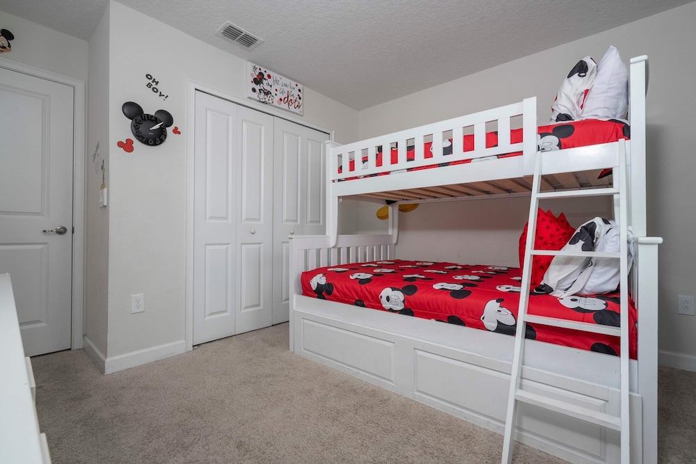 Home 6bed Themed Rooms Game Room Storey Lake