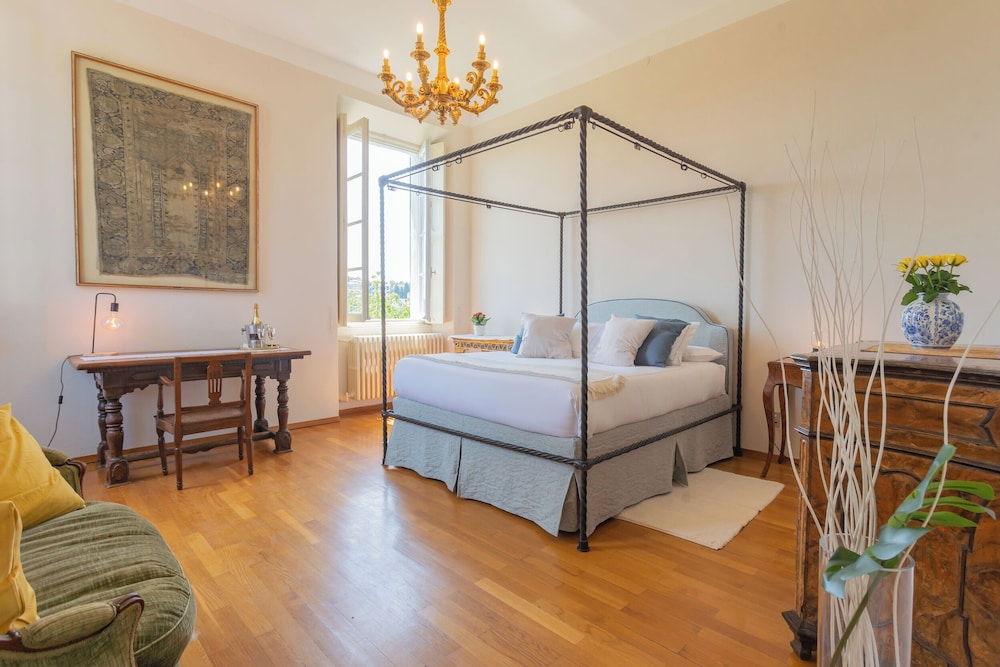 Luxury Apartments in Villa Cardinal Ciceri by Rent all Como