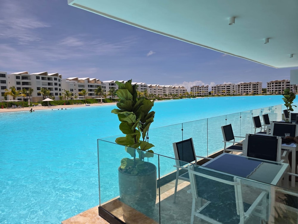 Oasis Turquesa Punta Cana Crystal Lagoon