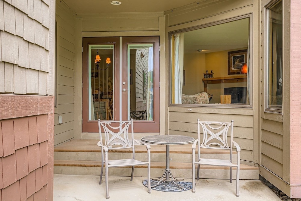 1702 The Willows 1 Bedroom Condo