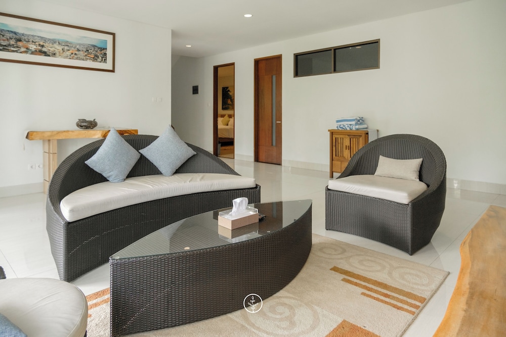 Magenta Hill View Villa 6 bedrooms with a private slide pool