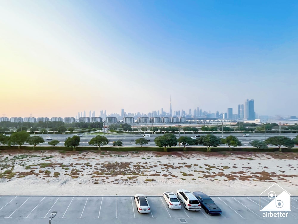 Luxury 1BR w/ Balcony & Burj Khalifa View