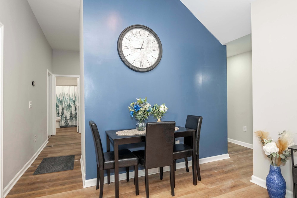 Queen City Retreat 1 - Cozy Home for 6 Near Attractions & Restaurants