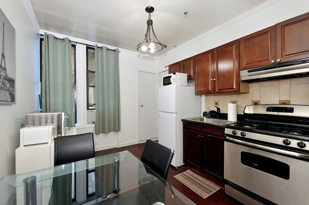 Charming 2BR Apartment Near Times Square