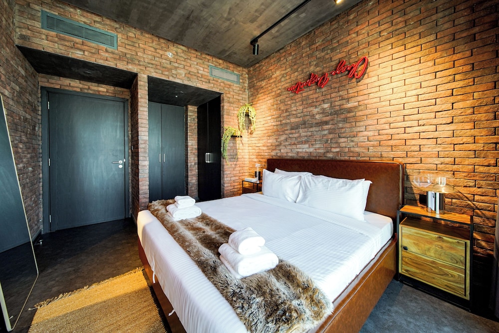 PVH - Modern Edgy 1BR - Downtown Views