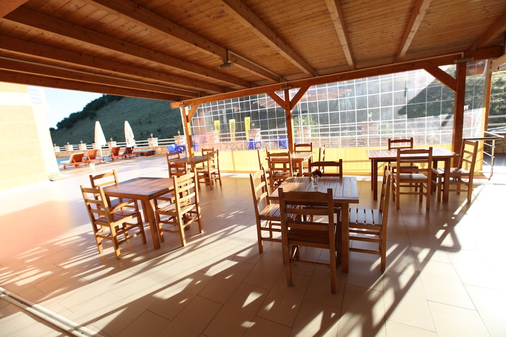 Karos Hotel Llaman