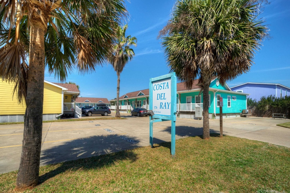 Stylish 2BR Coastal Getaway w/ Pool & Prime Location Lazy Fun