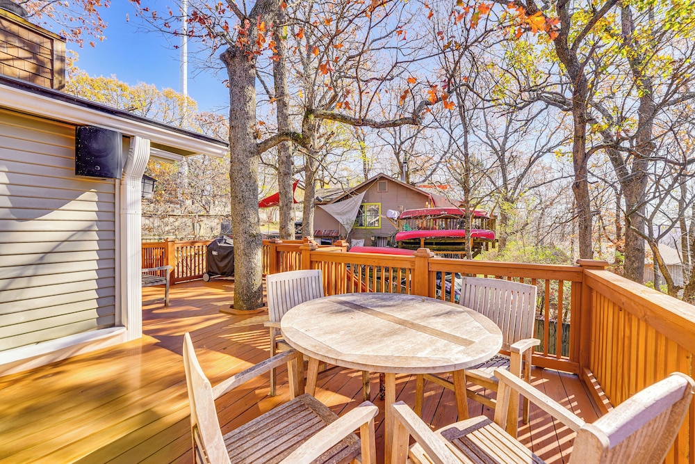 1 Mi to Dtwn Fayetteville: Home w/ Fenced Yard