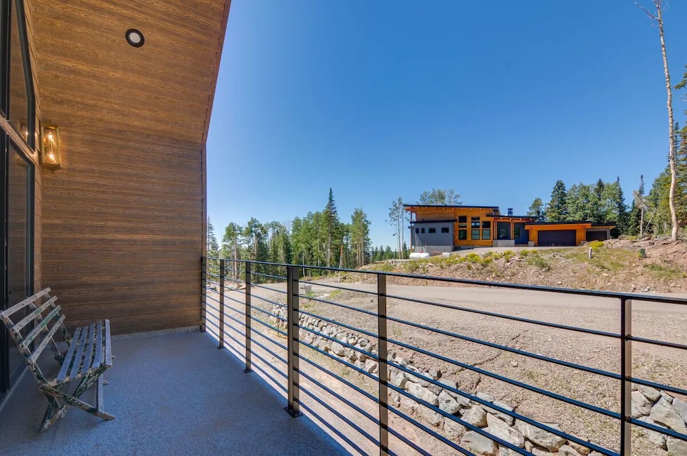 Beaver Vacations - Alpine  Mountain Escape - Property Image 5
