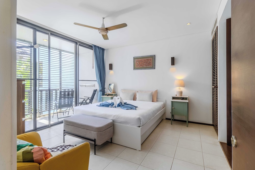 2BR Pool View Short Walk to Beach C254