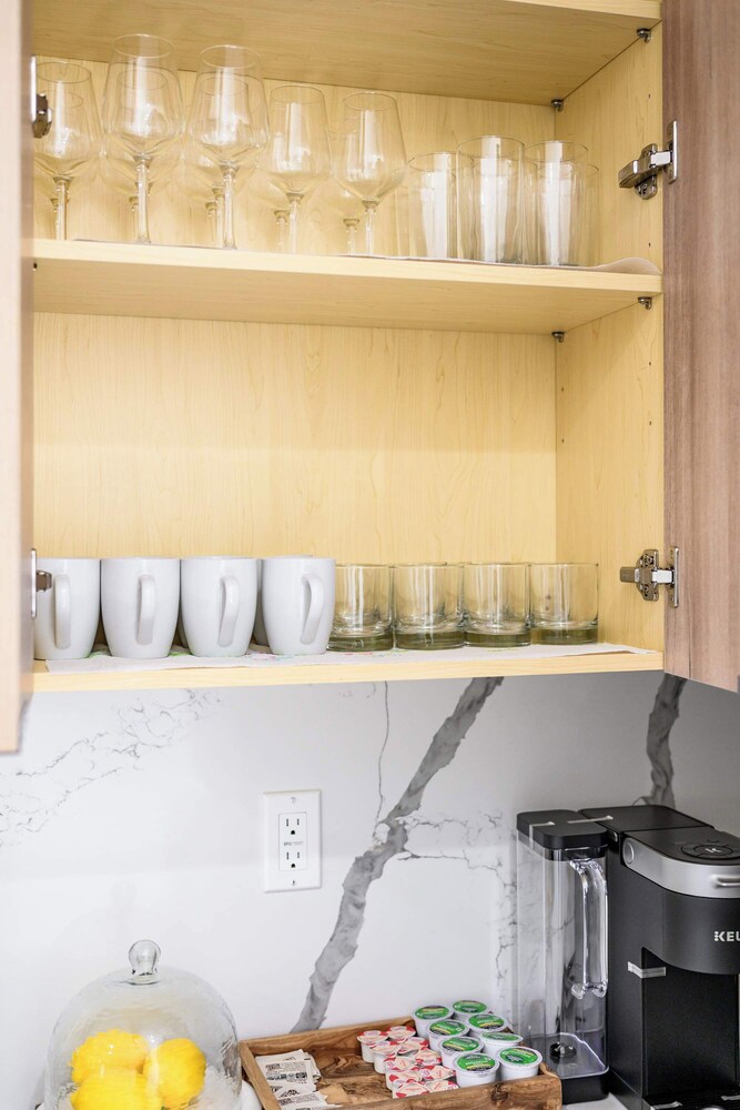 Stylish New Home Bright, Modern & Fully Stocked