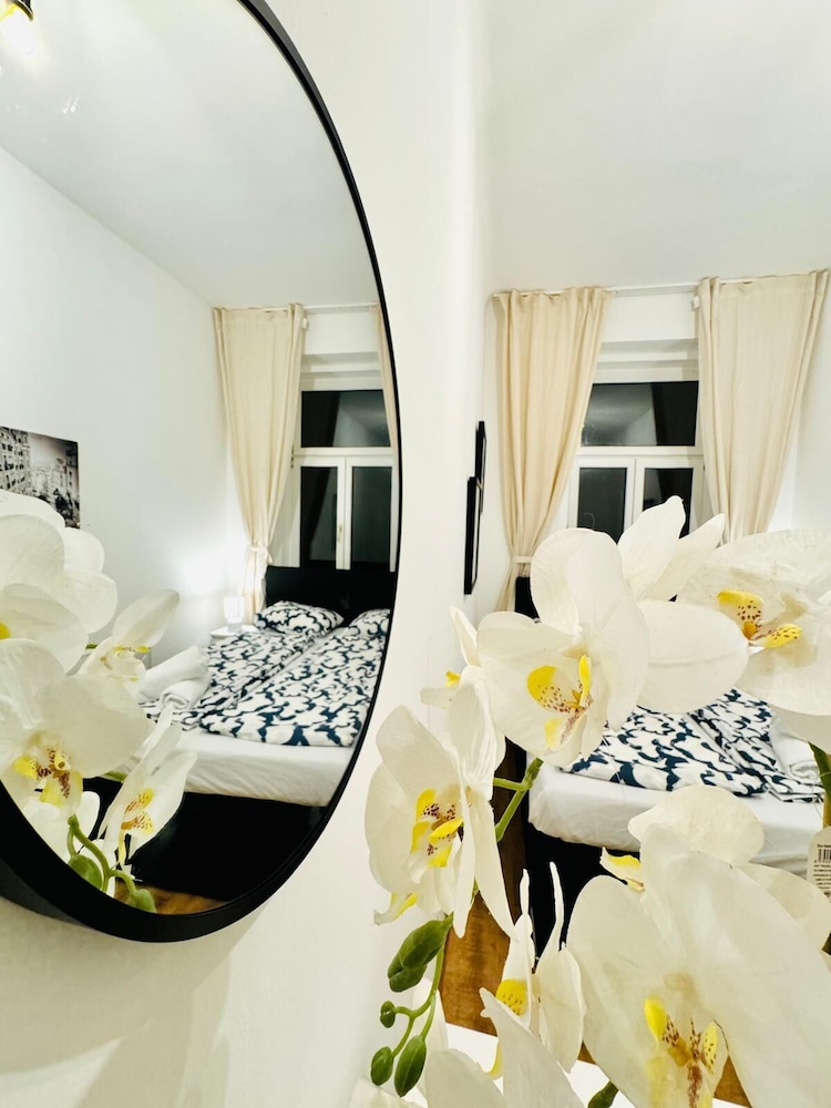 5BR Apt For 10 Walk to Kaufpark Alterlaa