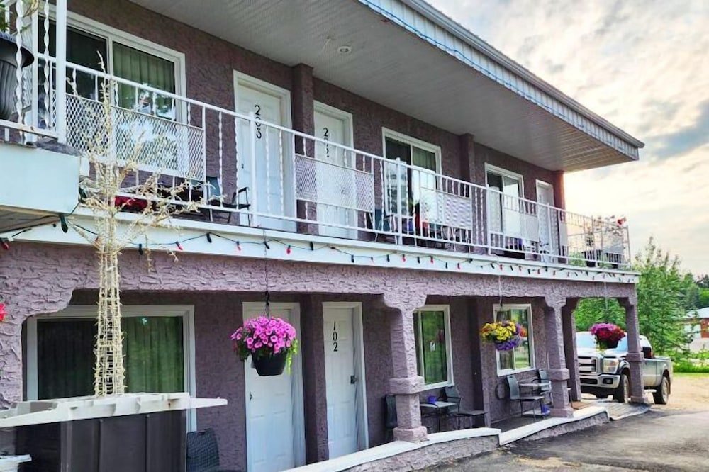 Athabasca Hillside Motel