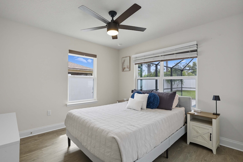 Modern 4BR Retreat Near Beach Heated Pool