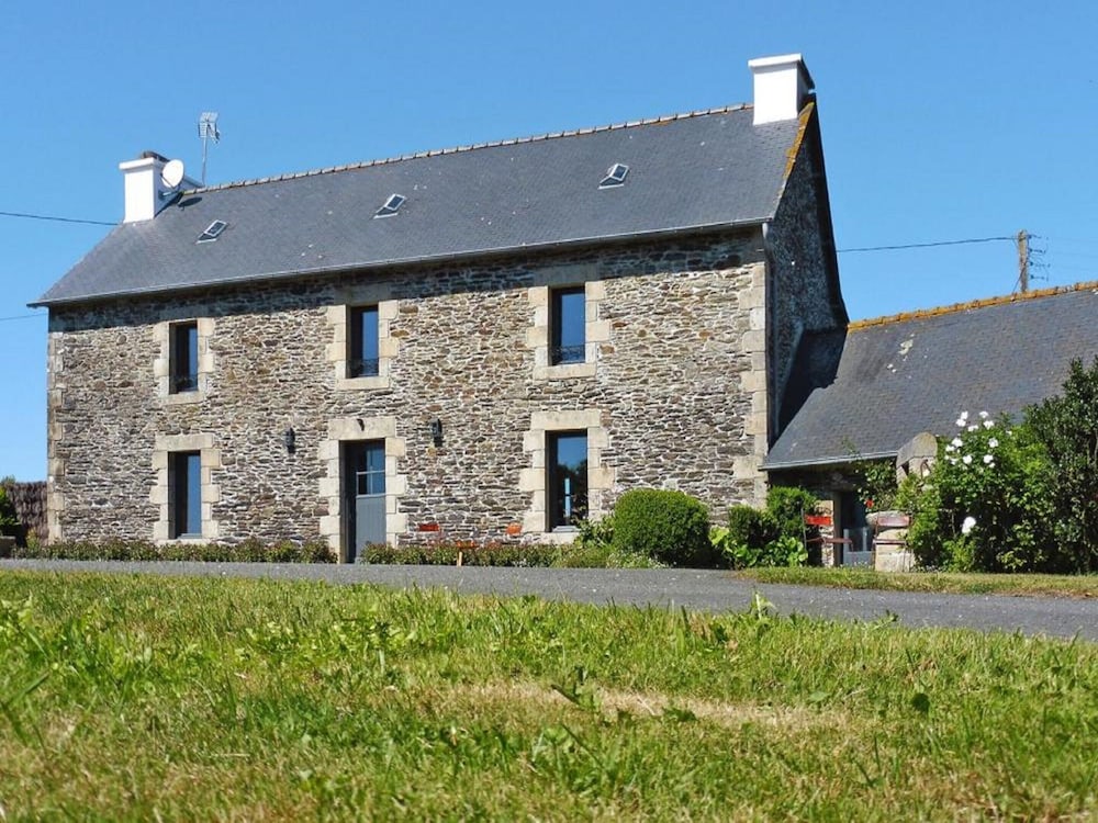 Estate in Landeleau Near Aulne River