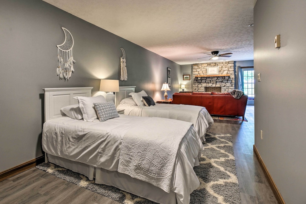 'blue Moon Cottage' w/ Amazing Views of 5 Counties view 4