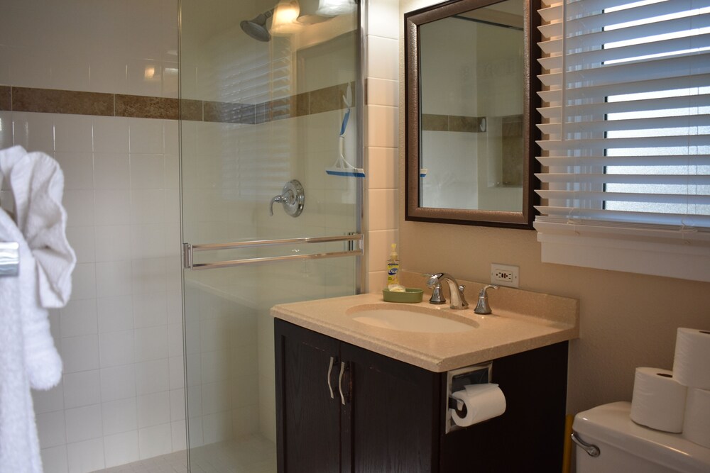340 Hollister 2 Bedroom Home by Redawning view 3