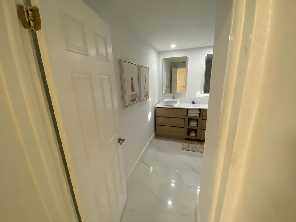 Biscayne Park 3BD 2BA -spacious