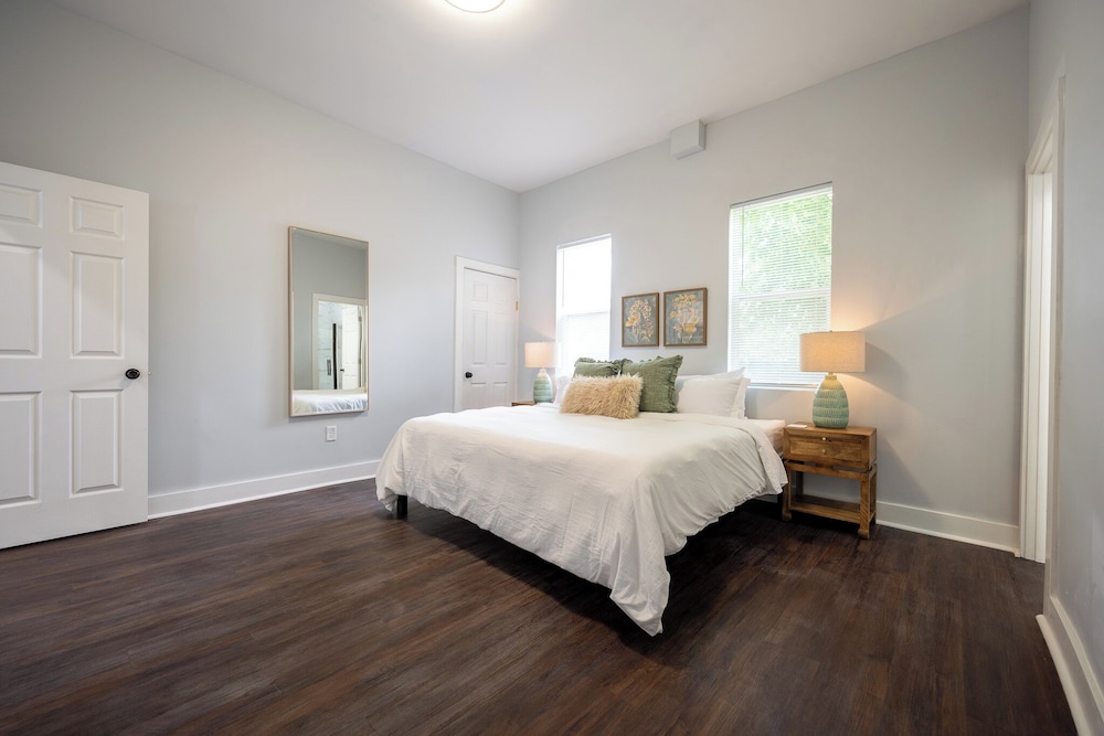 Spacious 5-Bedroom Blue Bungalow