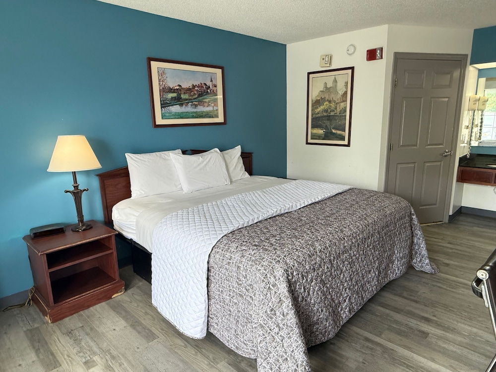 Brentwood Inn & Suites