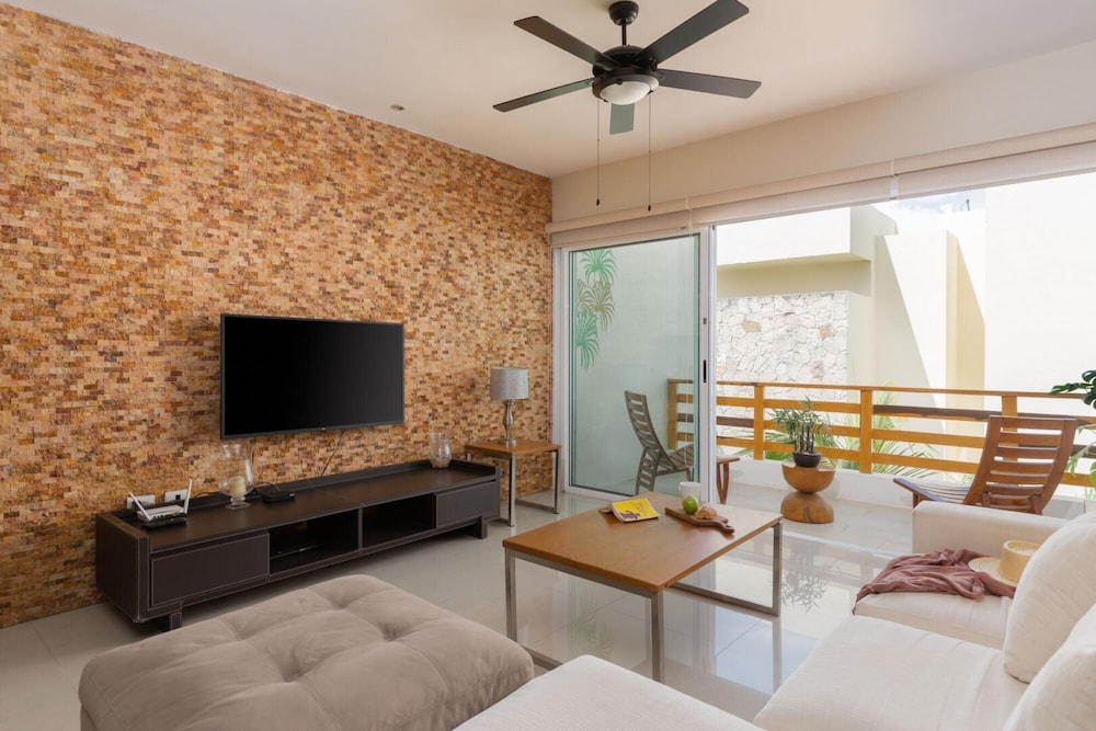 Amazing Modern 2 PH in 1 6BR Private Jacuzzi Great Facilities GYM 2 Rooftops Security view 3