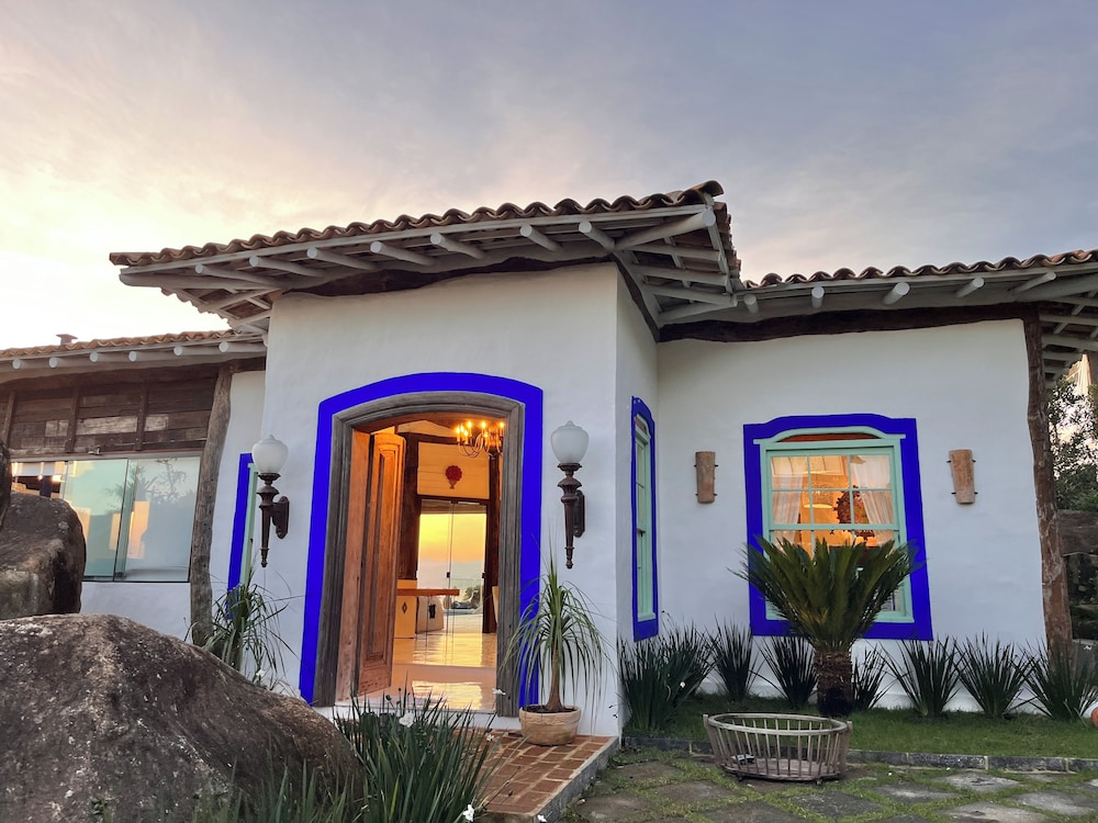 Blow Show Casa III Guest House