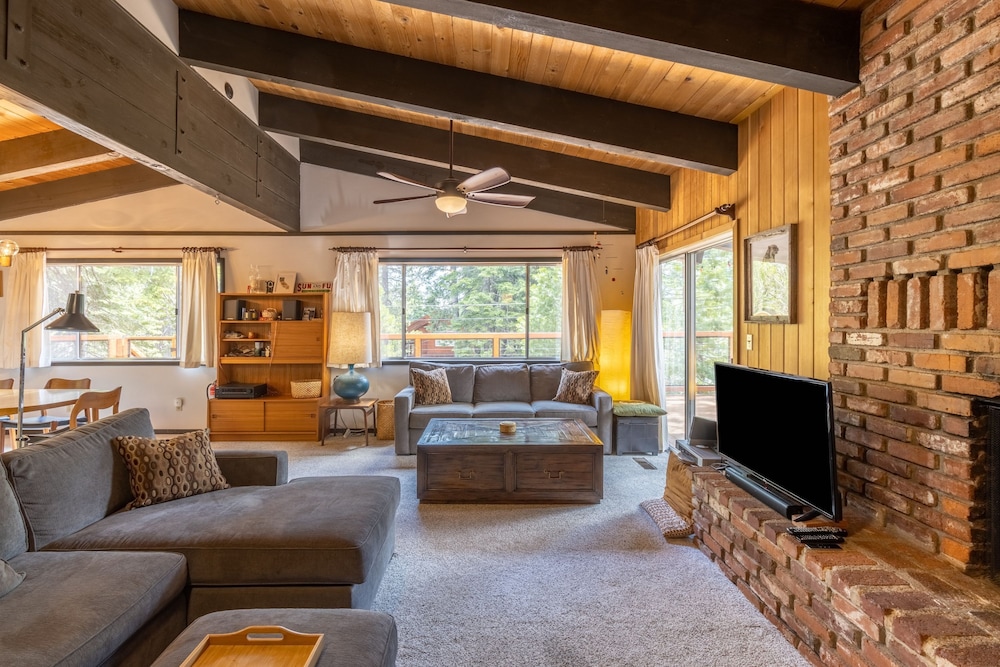Fawn by Avantstay Secluded Cabin w Large Deck Surrounded by Forest