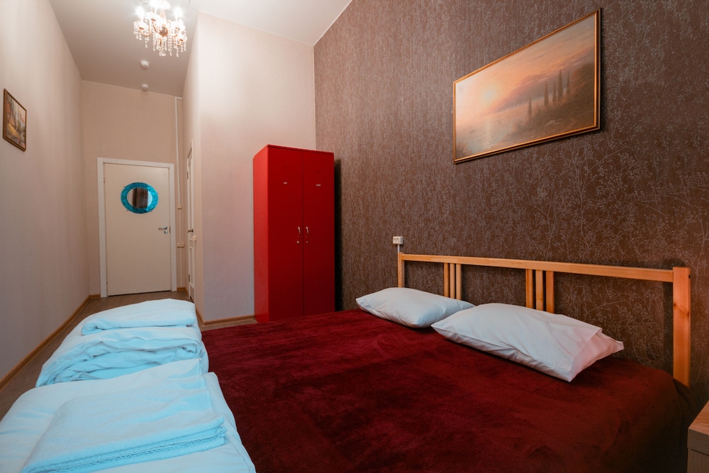 Late Breakfast Club Hotel