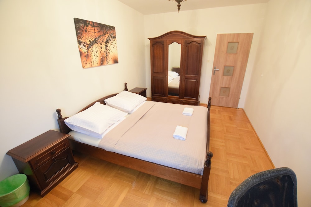 Elegant Apartment Stadion Narodowy view 3