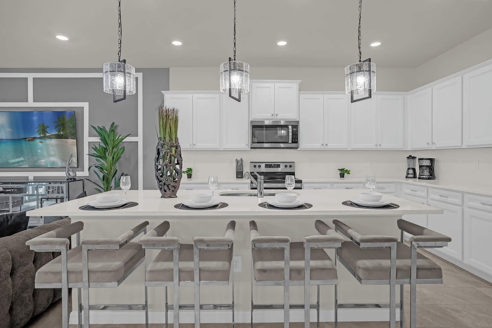 Upstay: Family Retreat w Pool, Cinema & Games Room
