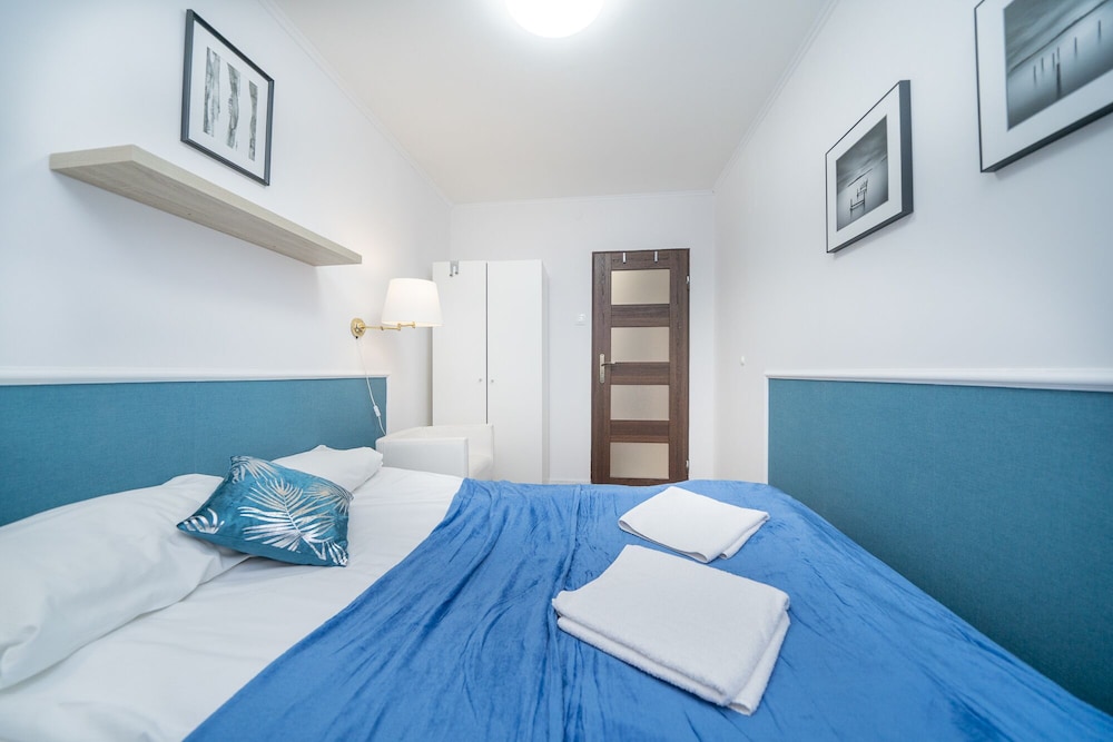 UNIT Short Rent Apartment by Warsaw Metro Station