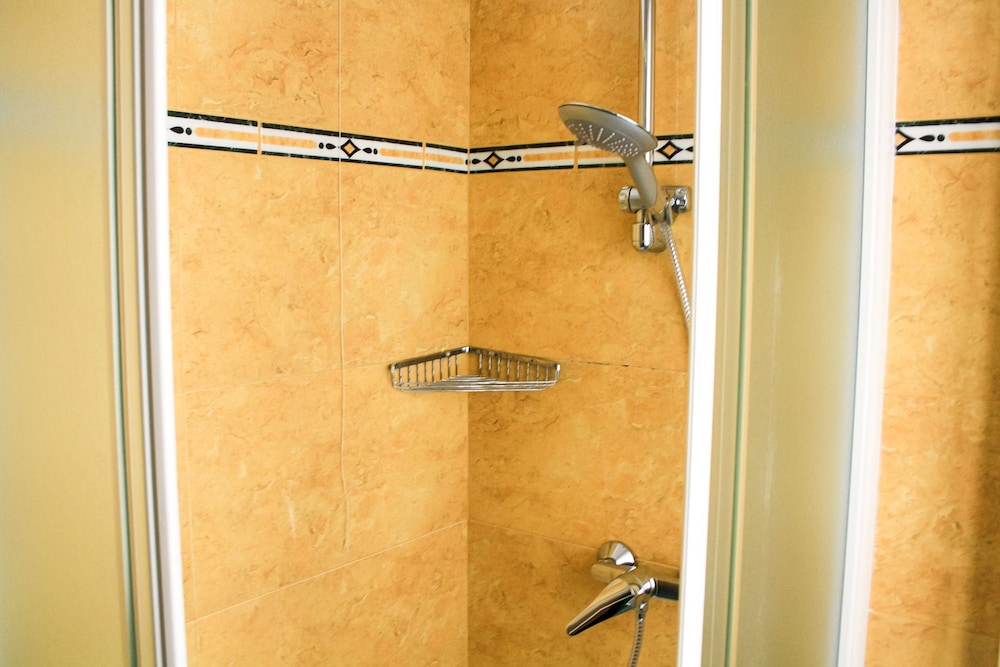 in Verona With 4 Bedrooms and 4 Bathrooms