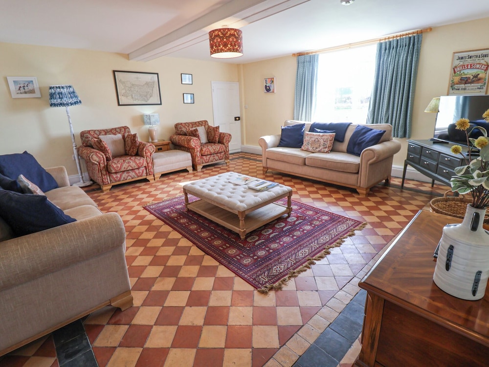 South Grange House - Sleep 16