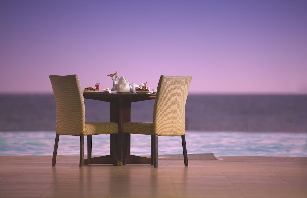 Avenra Beach Hotel