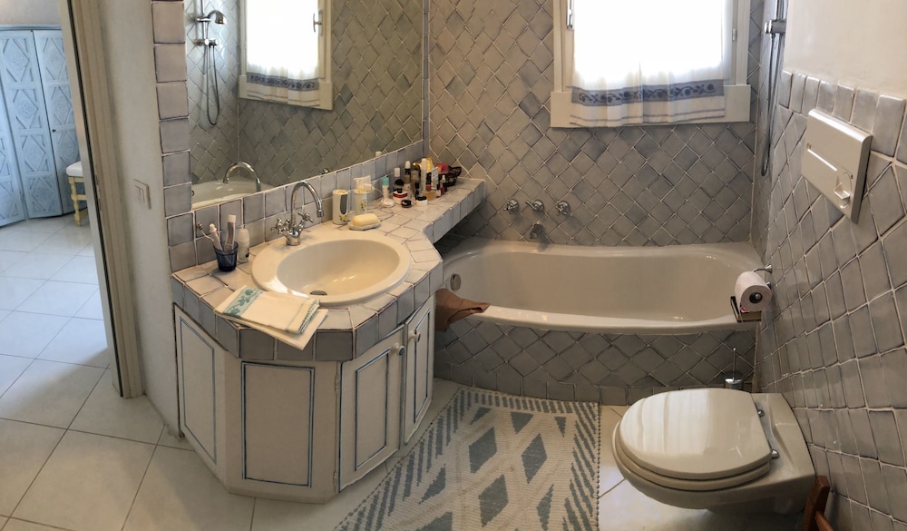 Casa Silvana en Arzachena — bathroom