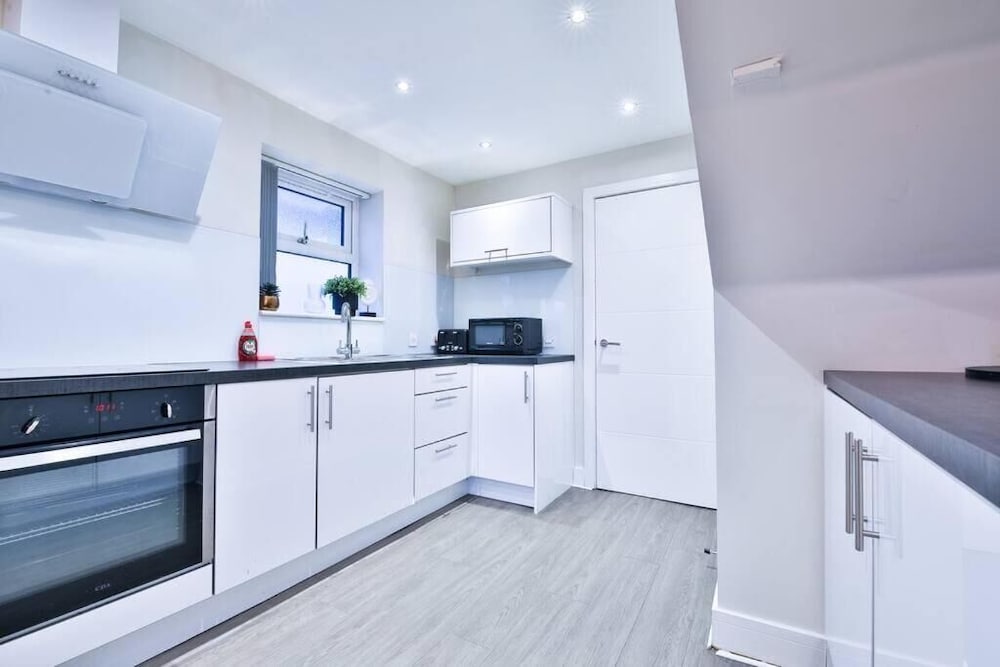 Whitchurch Place 2 Bed Flat in Cardiff