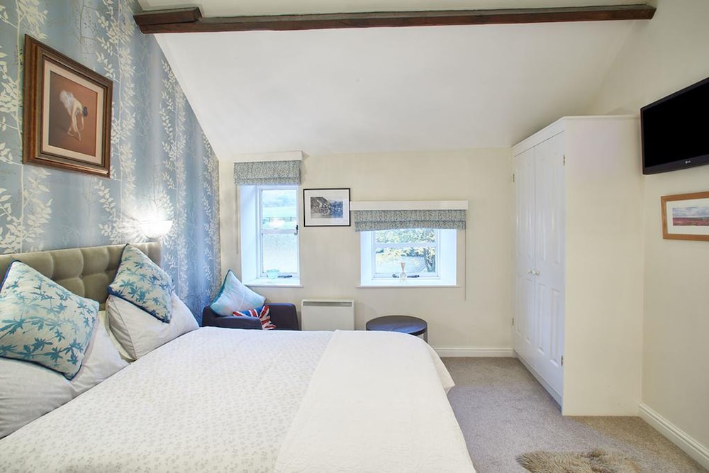 Rosella Cottage view 5