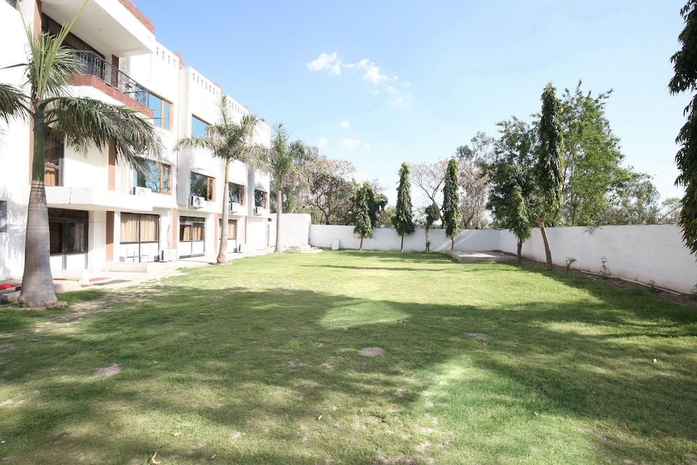 OYO 12767 Hotel Grand Chinar view 2